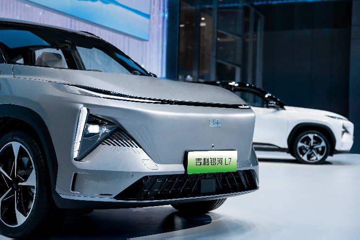 20万内家庭智能电混SUV 吉利银河L7发布智爱座舱