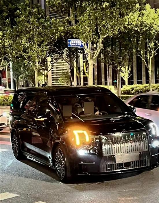 首搭宁德时代麒麟电池 极氪009实车曝光