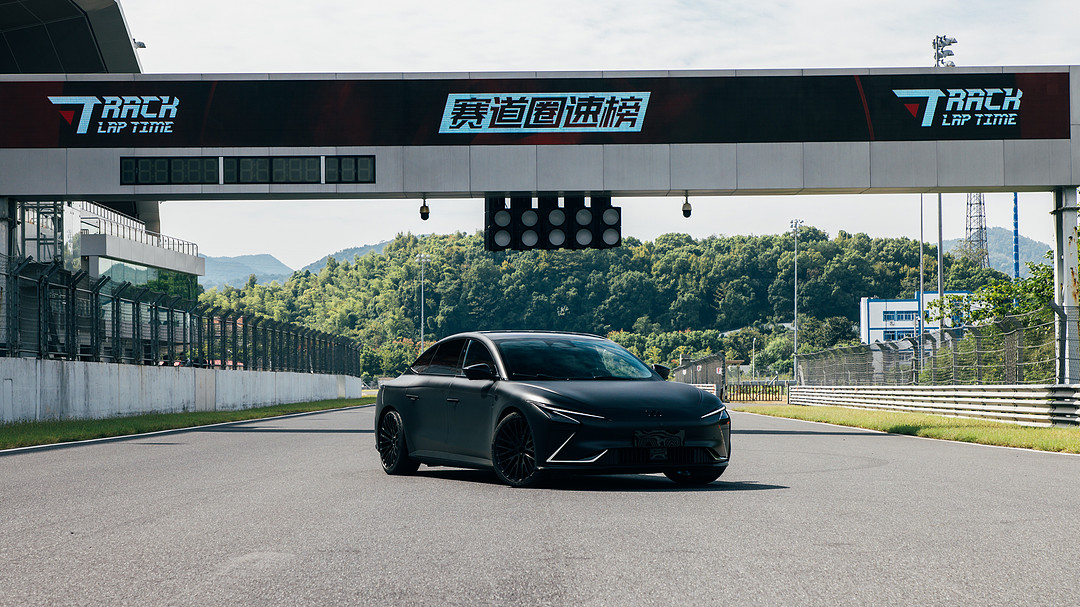 智己L7 SP性能版震撼首发，售价47.88-57.88万元