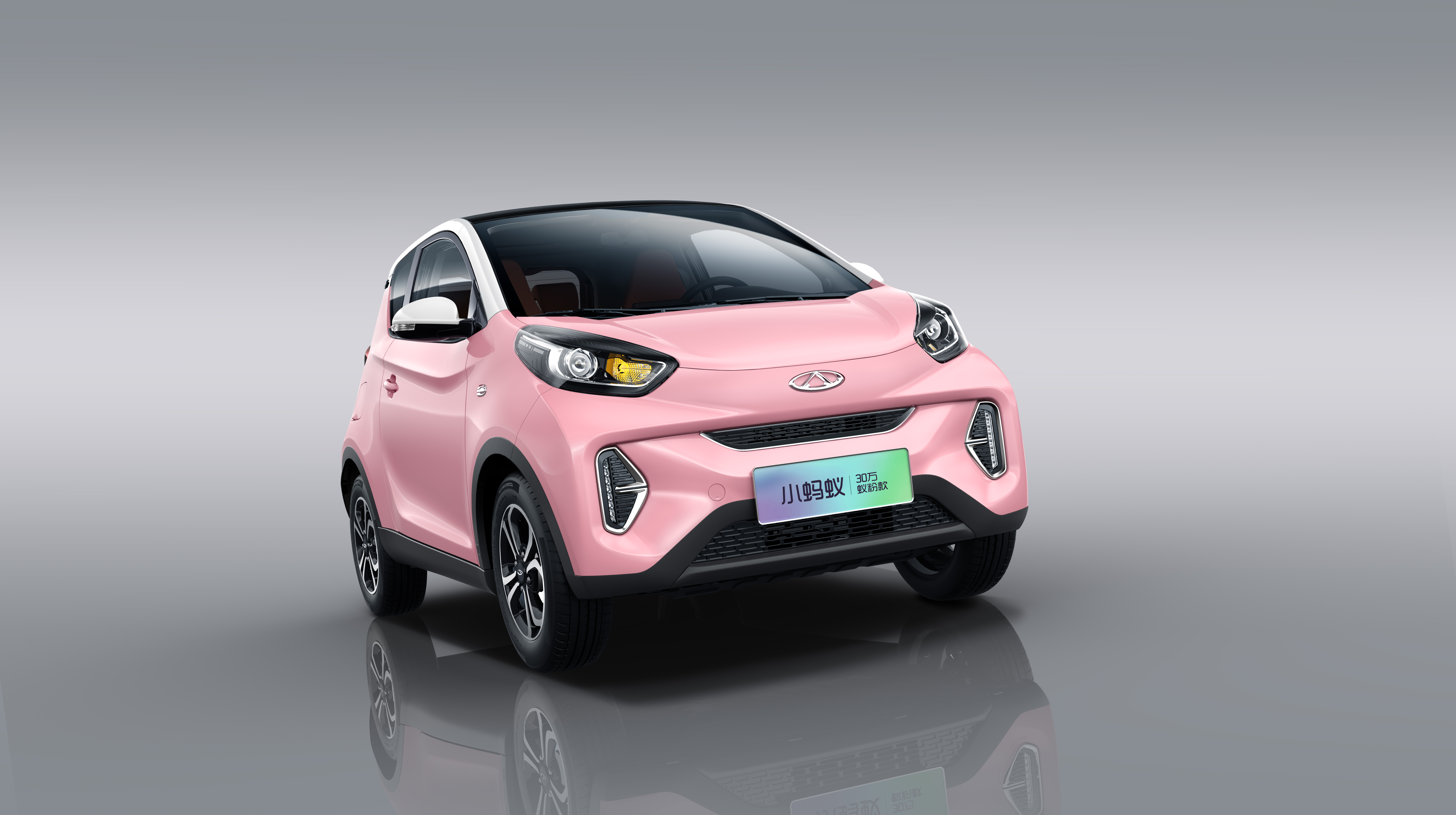 超大全景天幕 多彩车身颜色 小蚂蚁30万蚁粉款 纵览金秋十月好风景