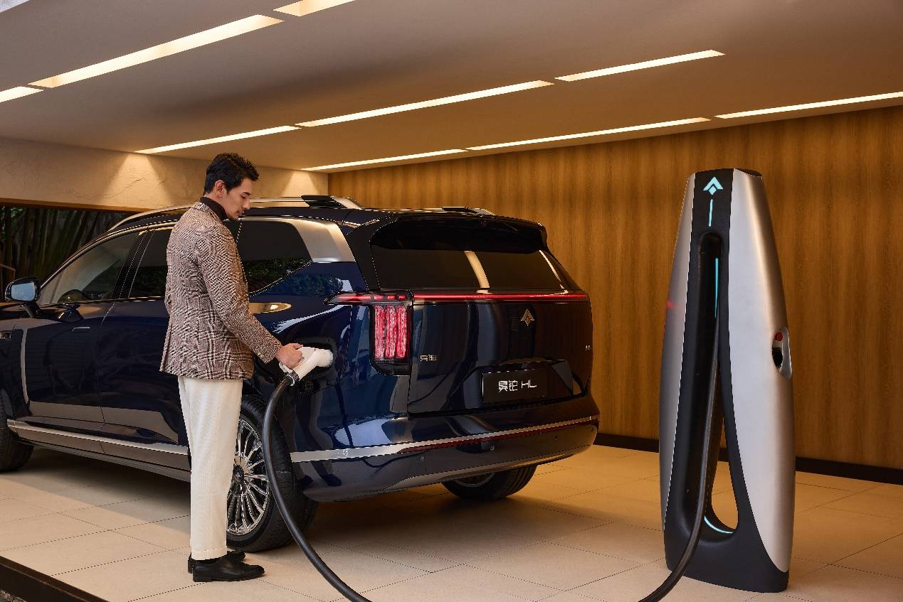 陆地游艇昊铂HL上市 售价26.98万起，享终身免费充电