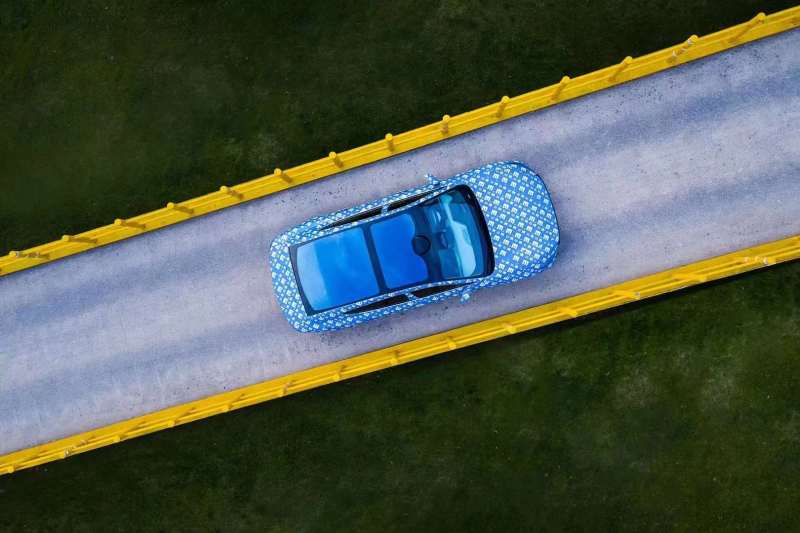 有望4月7日首发亮相 星途首款高端电动轿车谍照