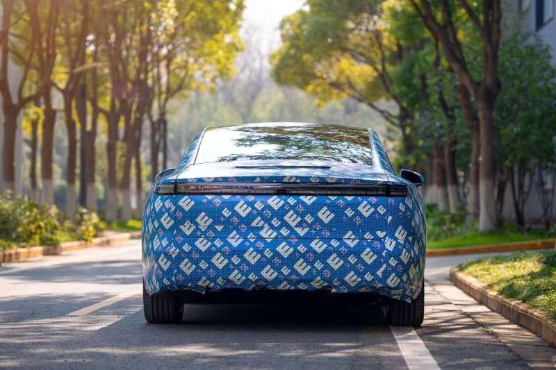 有望4月7日首发亮相 星途首款高端电动轿车谍照