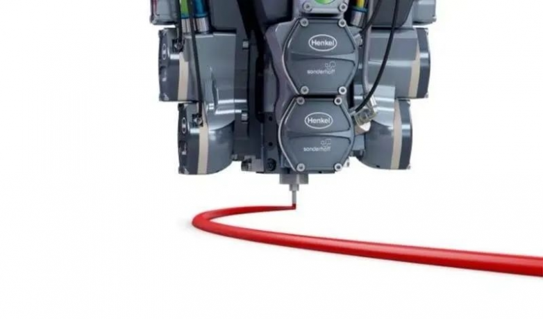 智造范式革命，新能源汽车全产业链技术耦合重塑百年生产逻辑