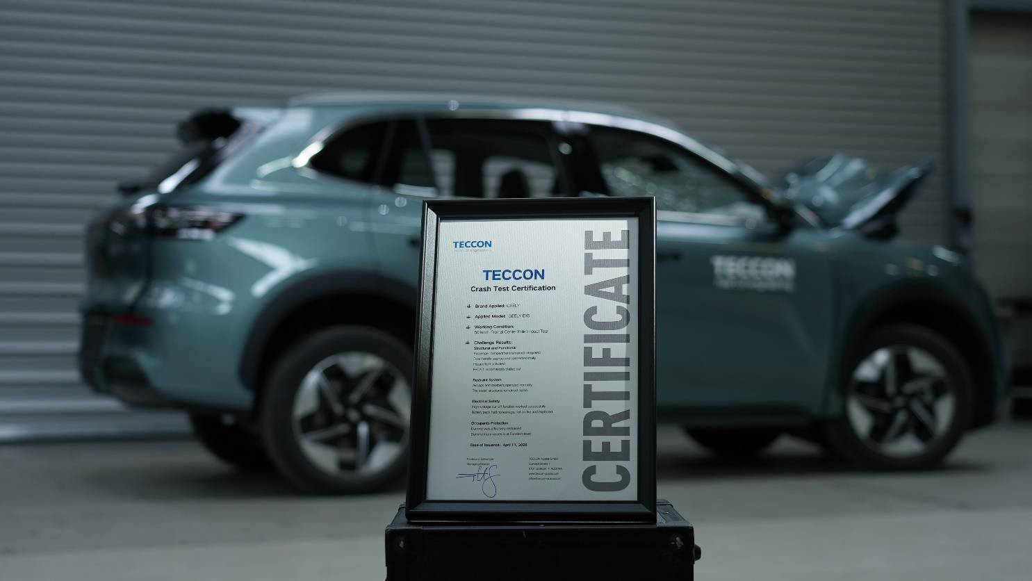 吉利银河E5成功挑战50km/h正面中心柱碰“超纲”试验