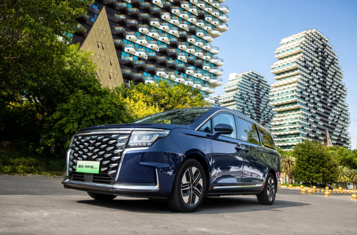 一周一充跨省无忧！江淮瑞风RF8混动实测续航碾压别克GL8陆尚