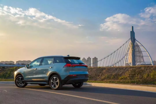 卡塔尔球赛门票销售乐观!爱驰U5提供舒适看球环境 卡塔尔球赛门票销售乐观!爱驰U5提供舒适看球环境