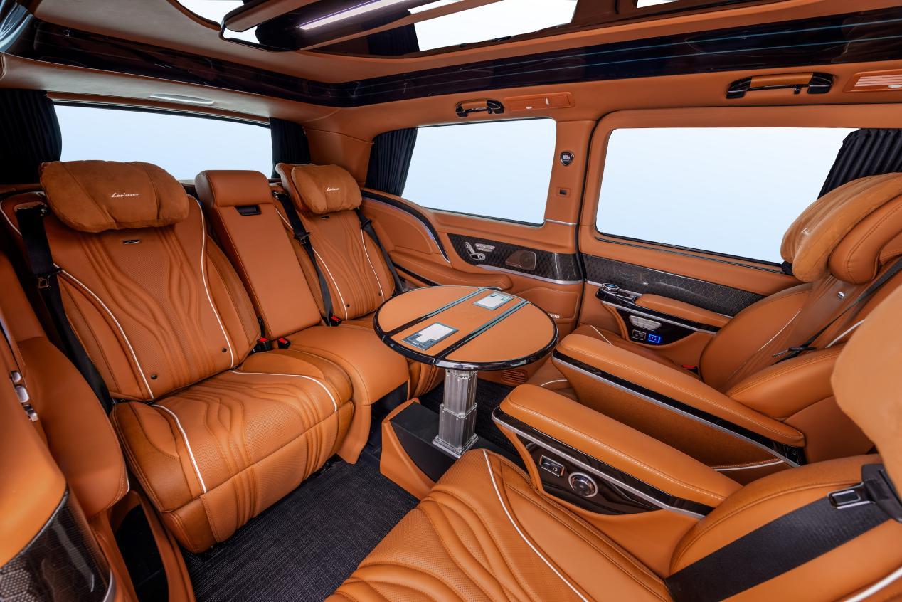 罗伦士1930创始限量版闪耀2025上海车展：百年匠心的荣耀加冕