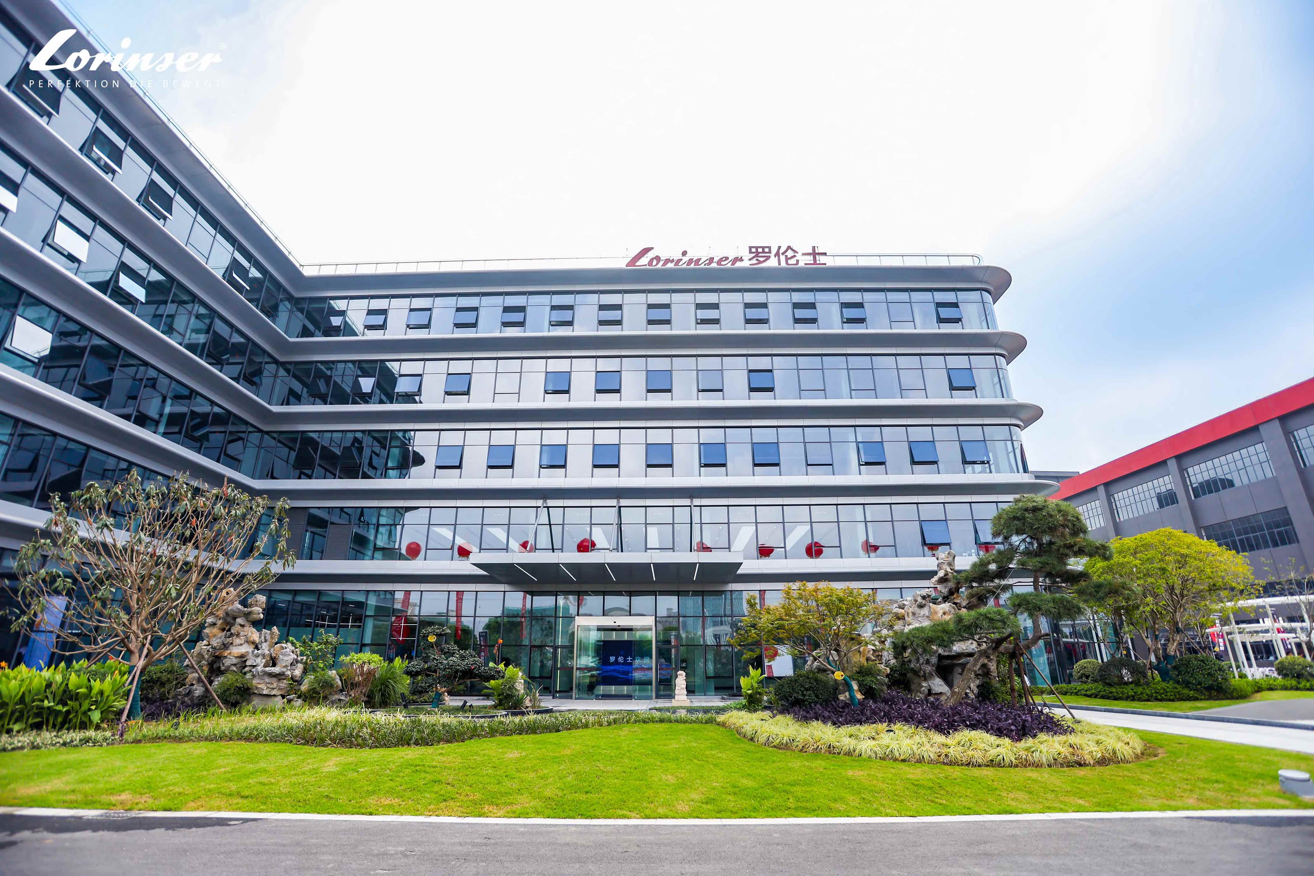 罗伦士1930创始限量版闪耀2025上海车展：百年匠心的荣耀加冕