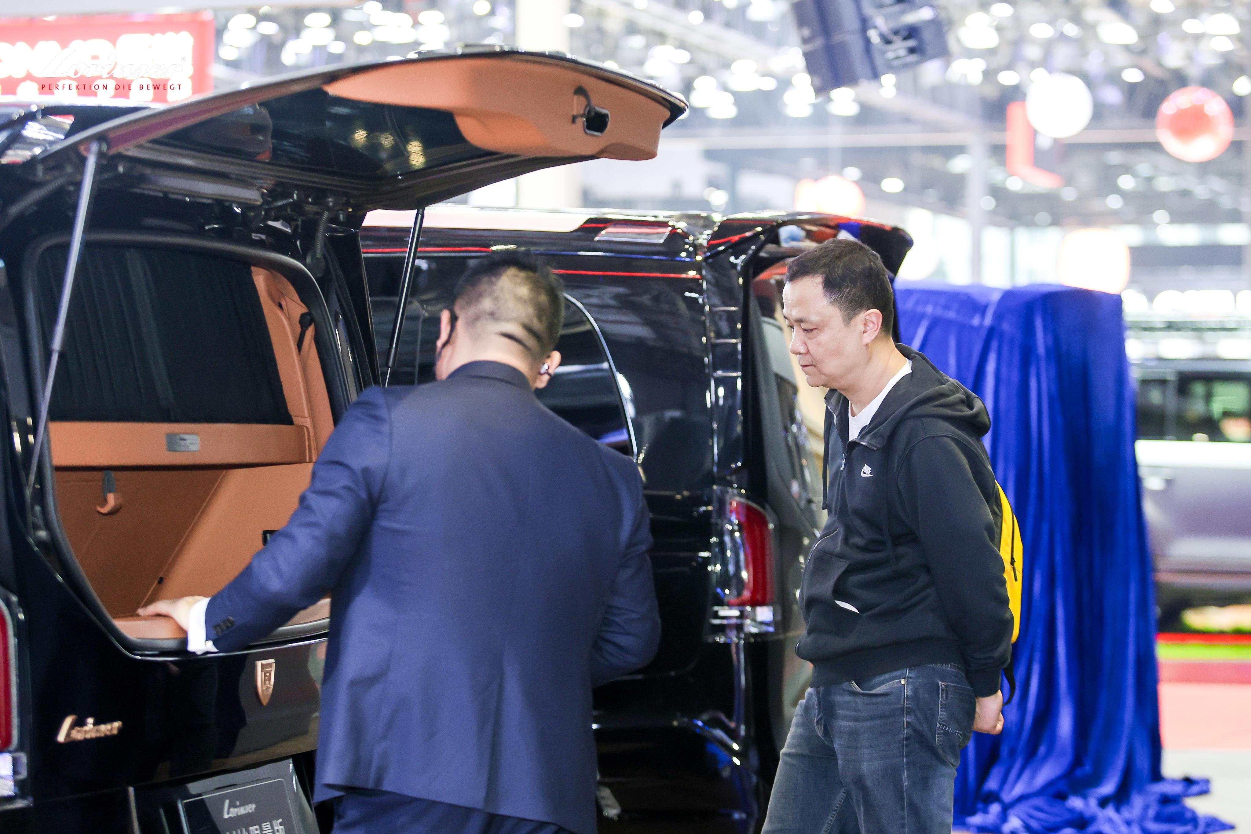 罗伦士1930创始限量版闪耀2025上海车展：百年匠心的荣耀加冕