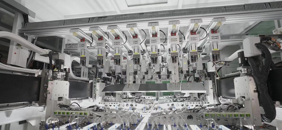  制造降本！蜂巢能源以高速叠片技术定义行业未来