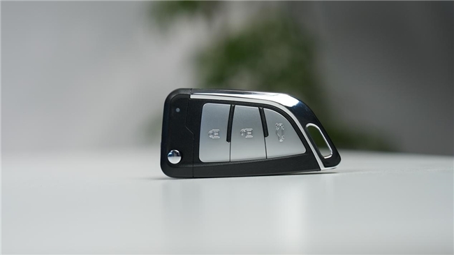 1:6复刻斯巴鲁STI！溜溜哥专属的技嘉AORUS MOD曝光