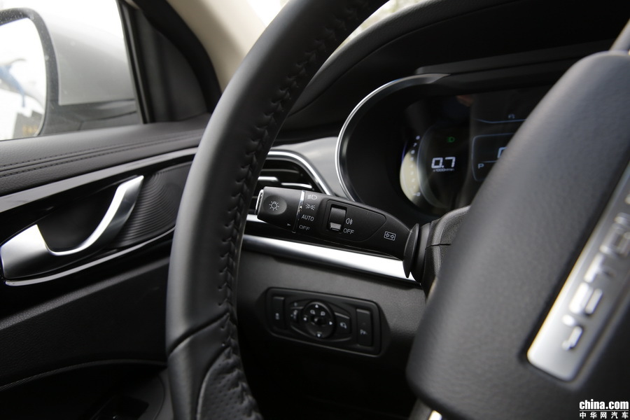捷途X90 2019款 1.5T 自动尊享型 6座 内饰