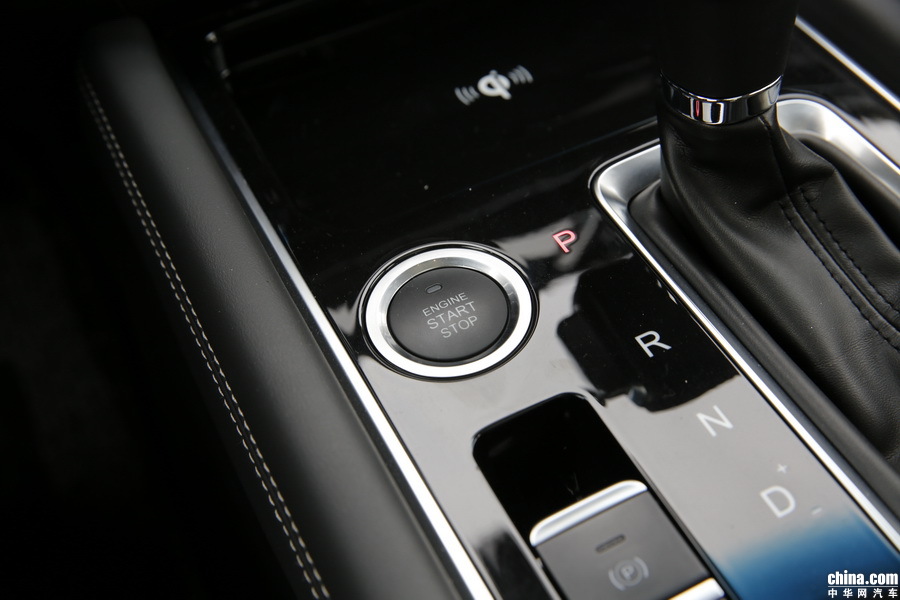 捷途X90 2019款 1.5T 自动尊享型 6座 内饰