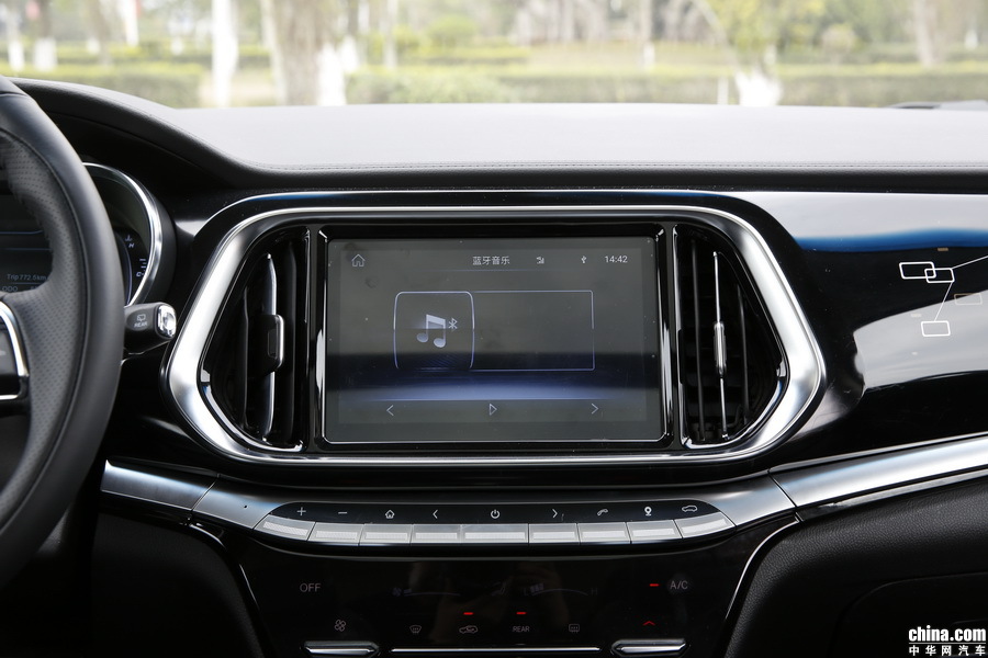 捷途X90 2019款 1.5T 自动尊享型 6座 内饰