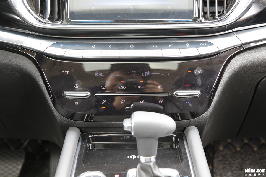 捷途X90 2019款 1.5T 自动尊享型 6座 内饰