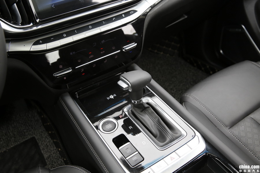 捷途X90 2019款 1.5T 自动尊享型 6座 内饰
