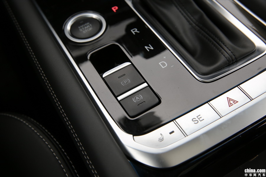 捷途X90 2019款 1.5T 自动尊享型 6座 内饰