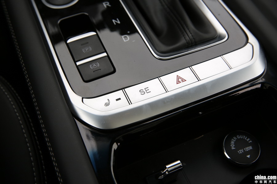 捷途X90 2019款 1.5T 自动尊享型 6座 内饰