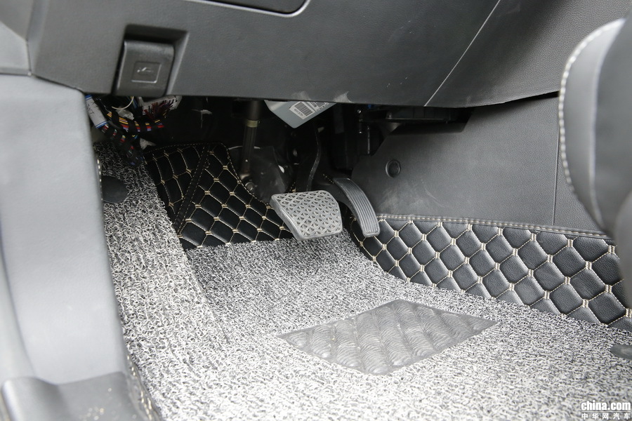 捷途X90 2019款 1.5T 自动尊享型 6座 内饰