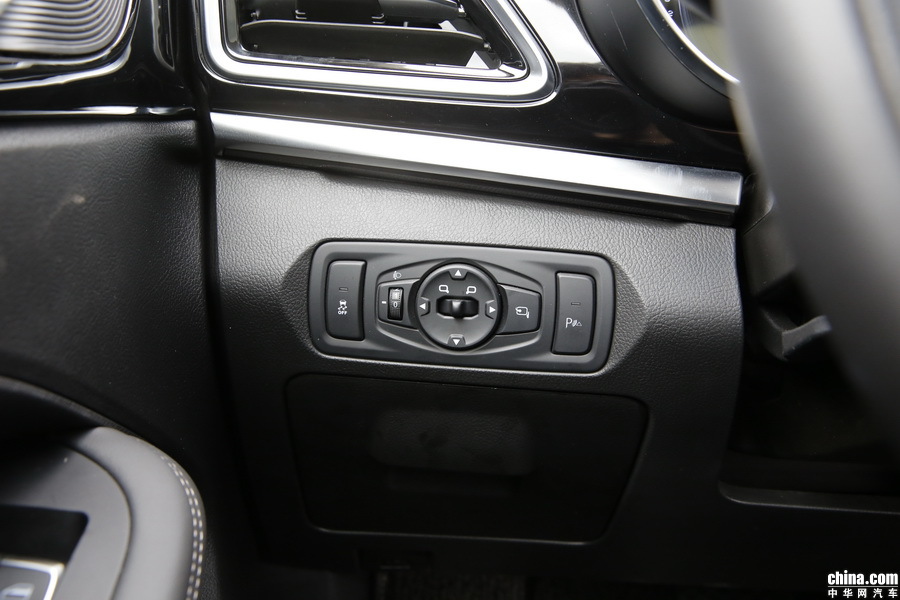捷途X90 2019款 1.5T 自动尊享型 6座 内饰