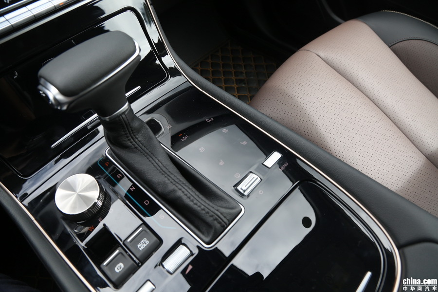 传祺GS5 2019款 270T 自动尊贵 内饰