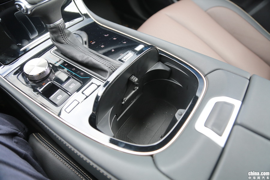 传祺GS5 2019款 270T 自动尊贵 内饰