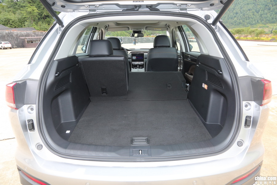 传祺GS5 2019款 270T 自动尊贵 空间