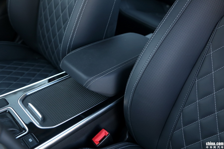 艾瑞泽GX 2018款 1.5T 自动耀色 内饰