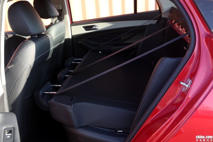 艾瑞泽GX 2018款 1.5T 自动耀色 空间