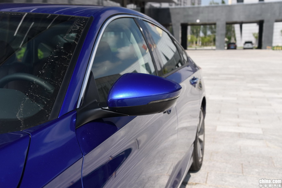 雅阁  2018款 锐·混动 2.0L 锐尊 外观