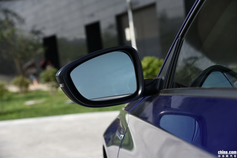 雅阁  2018款 锐·混动 2.0L 锐尊 外观