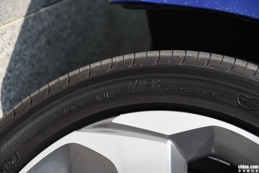 雅阁  2018款 锐·混动 2.0L 锐尊 外观