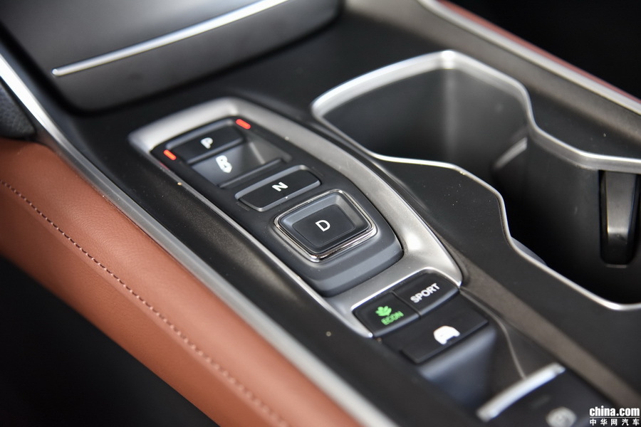 雅阁  2018款 锐·混动 2.0L 锐尊 内饰