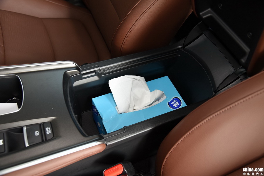 雅阁  2018款 锐·混动 2.0L 锐尊 内饰