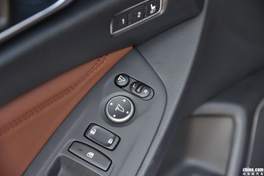 雅阁  2018款 锐·混动 2.0L 锐尊 内饰