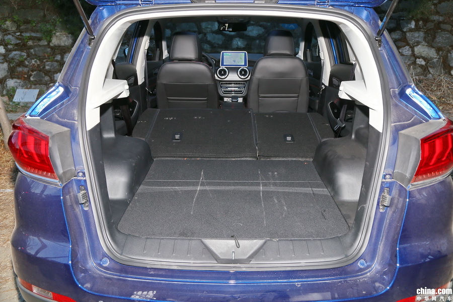 北汽新能源EX5 2019款 悦领版 空间