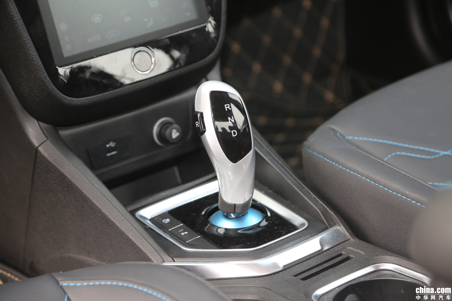 江淮iEVA50 2018款 江淮iEVA50 智享型 内饰