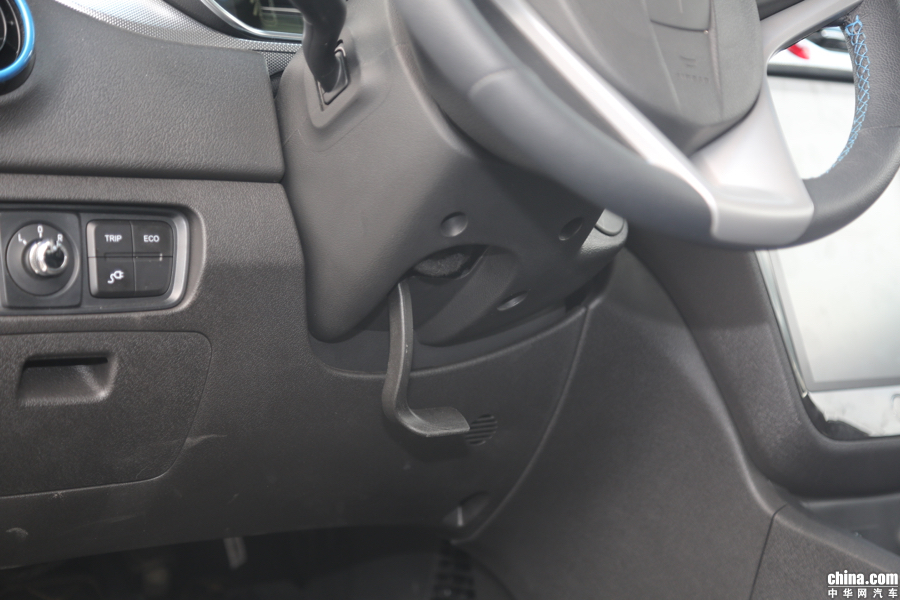 江淮iEVA50 2018款 江淮iEVA50 智享型 内饰
