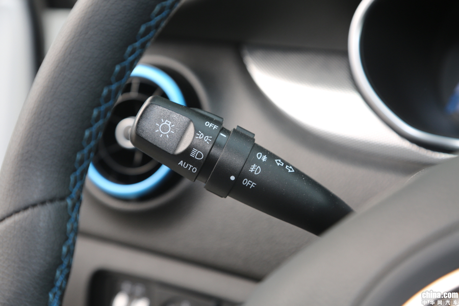 江淮iEVA50 2018款 江淮iEVA50 智享型 内饰