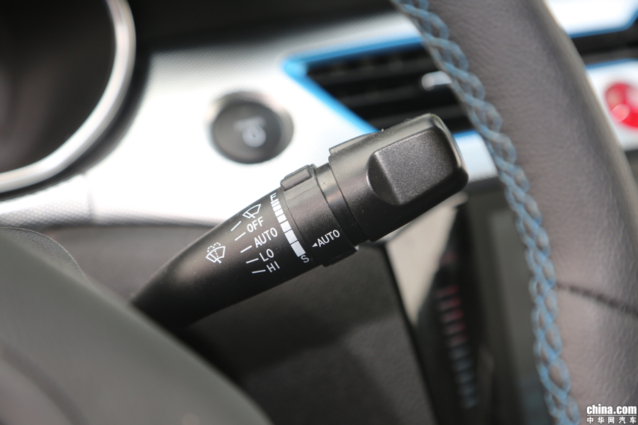 江淮iEVA50 2018款 江淮iEVA50 智享型 内饰