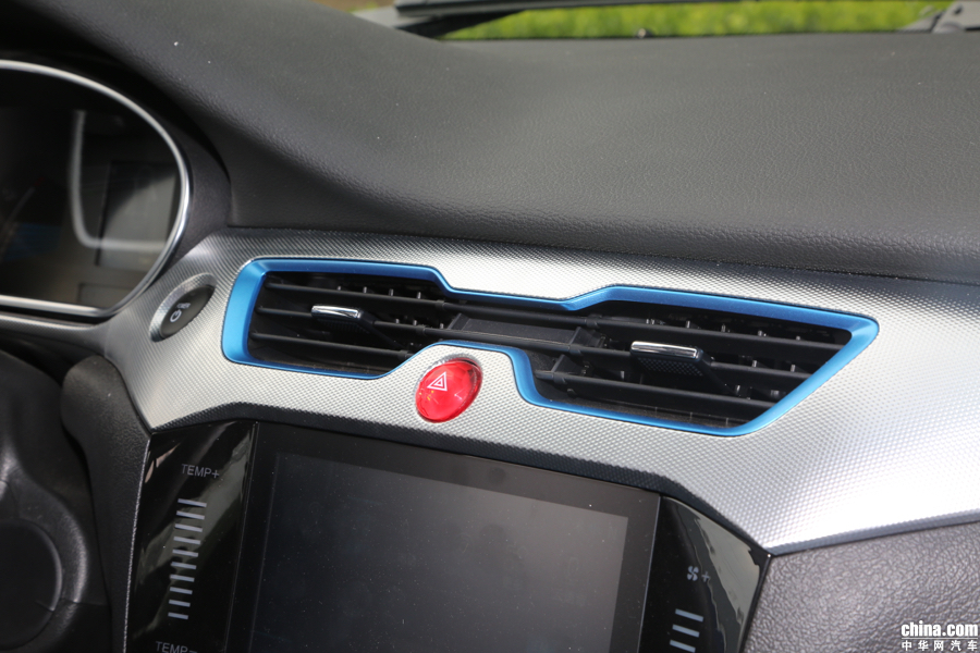 江淮iEVA50 2018款 江淮iEVA50 智享型 内饰