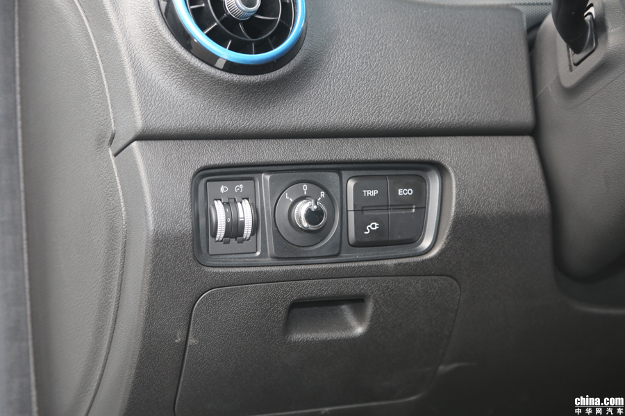 江淮iEVA50 2018款 江淮iEVA50 智享型 内饰