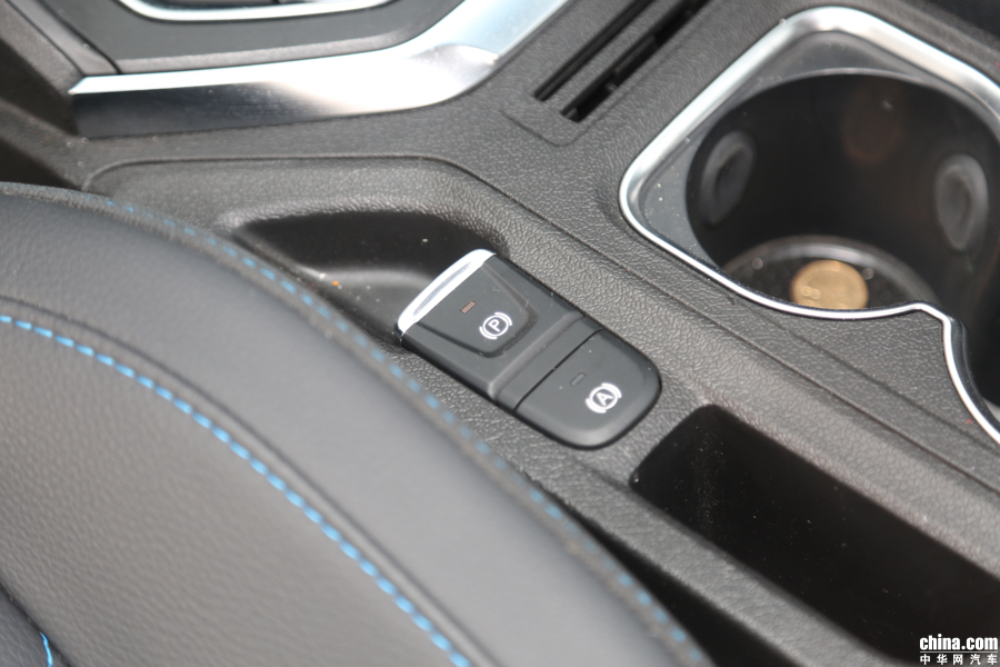 江淮iEVA50 2018款 江淮iEVA50 智享型 内饰