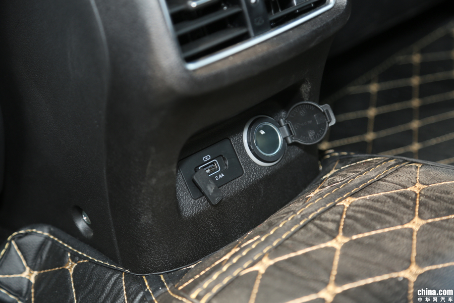 江淮iEVA50 2018款 江淮iEVA50 智享型 空间