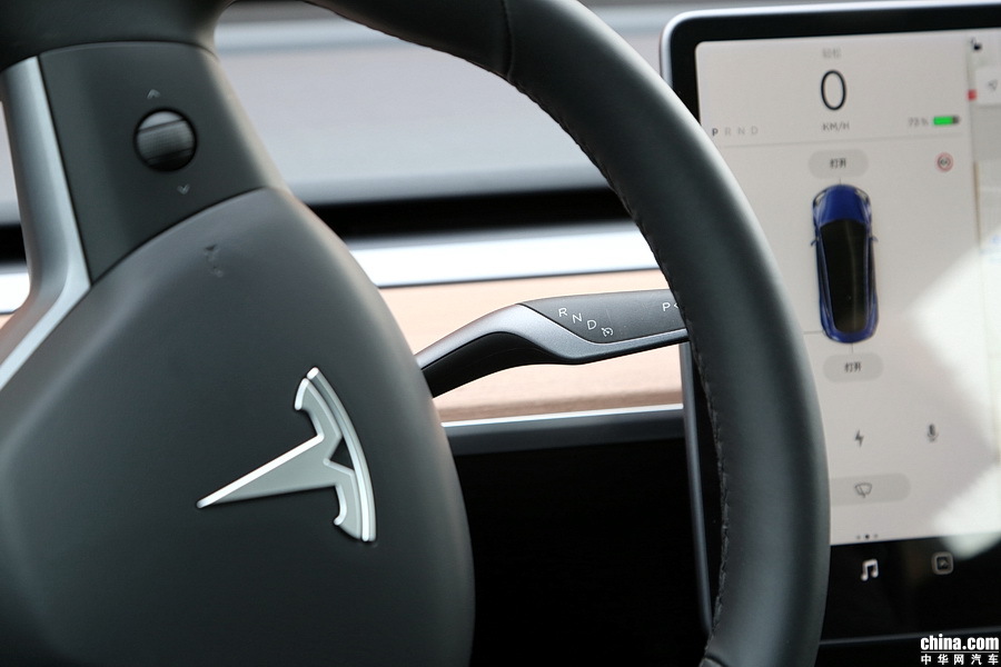 Model 3 2019款 Performance高性能全轮驱动版 内饰