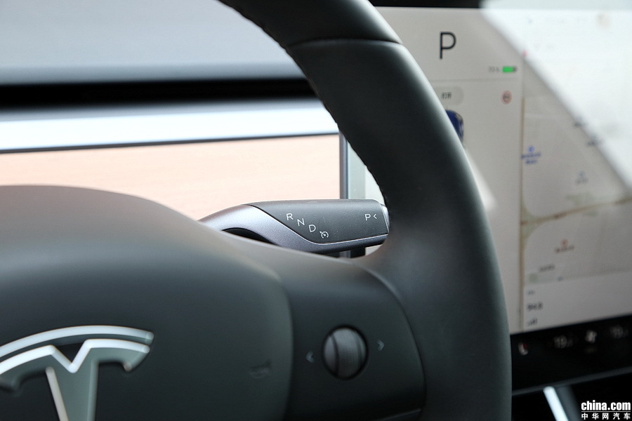 Model 3 2019款 Performance高性能全轮驱动版 内饰
