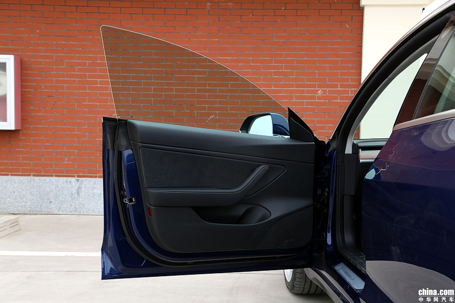 Model 3 2019款 Performance高性能全轮驱动版 内饰