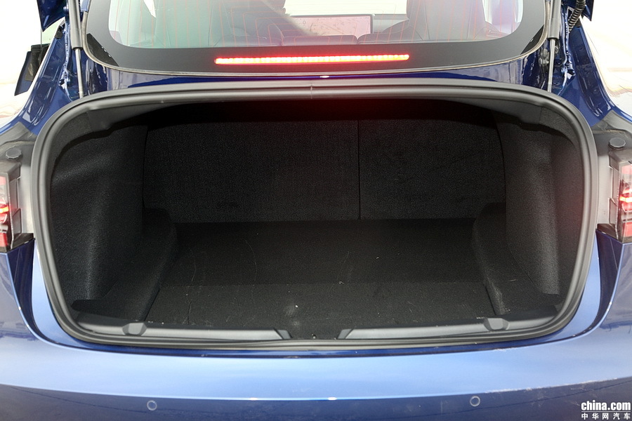 Model 3 2019款 Performance高性能全轮驱动版 空间