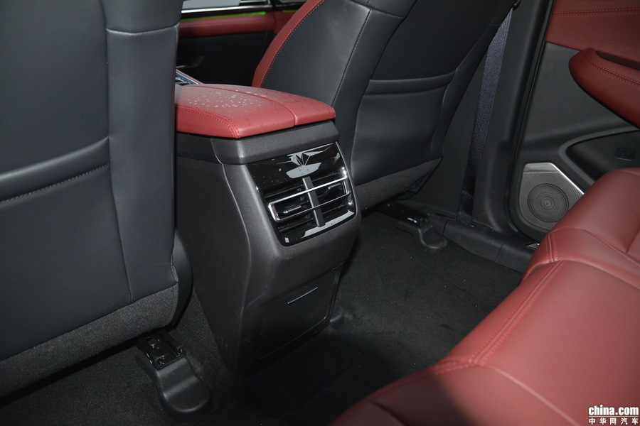 长安CS85 Coupe 2019款 2.0T 智版 空间